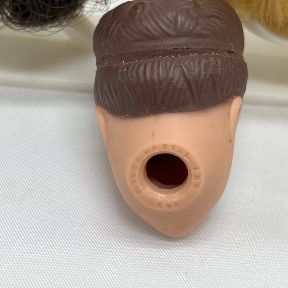 VINTAGE 1958 BARBIE MOLDED HAIR HEAD W/ BLOND, RED HEAD, BRUNETTE WIGS, ORIGINAL - Picture 5 of 6